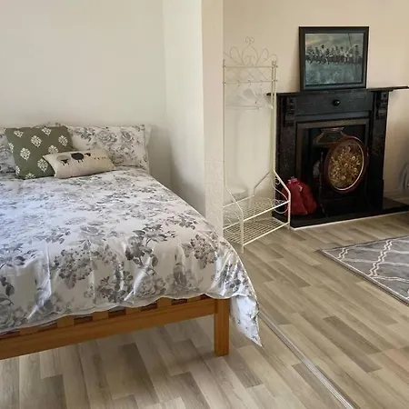 Hannon's - A Piece Of Paradise